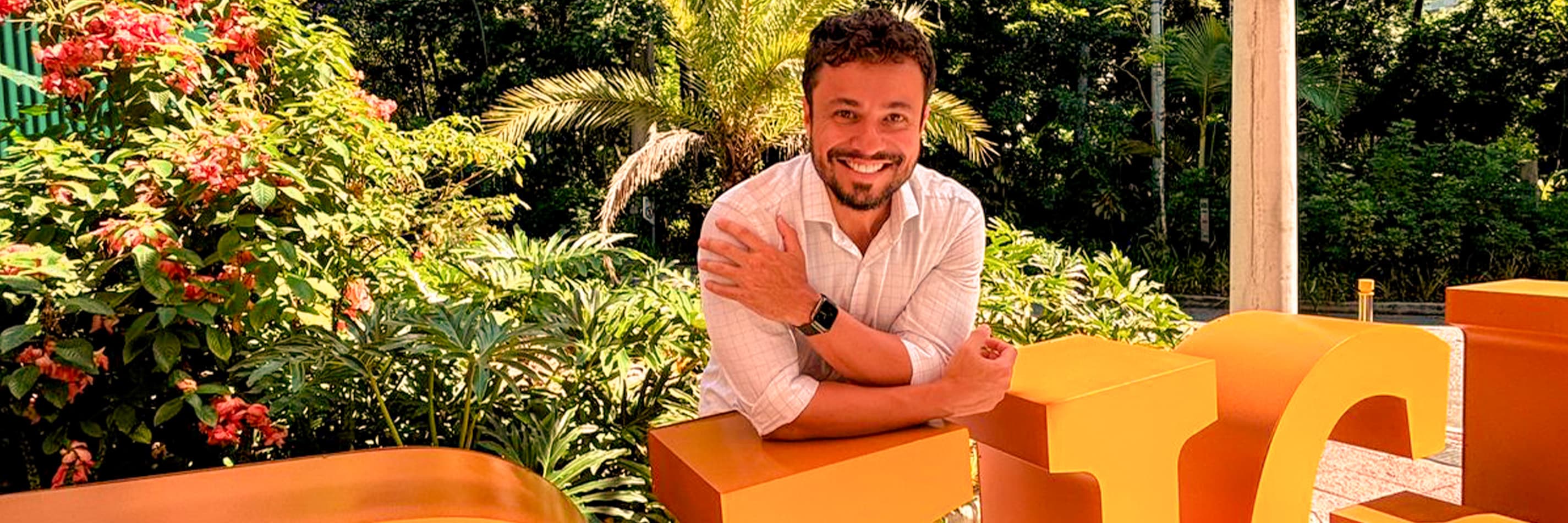Antigos alunos no campus da PUC-Rio